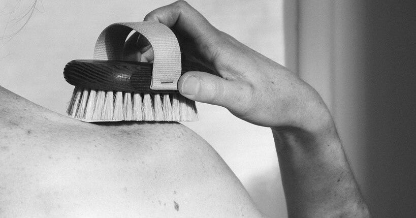 5 GESTES QUI MARCHENT (VRAIMENT) POUR DRAINER ET ALLÉGER LA SILHOUETTE