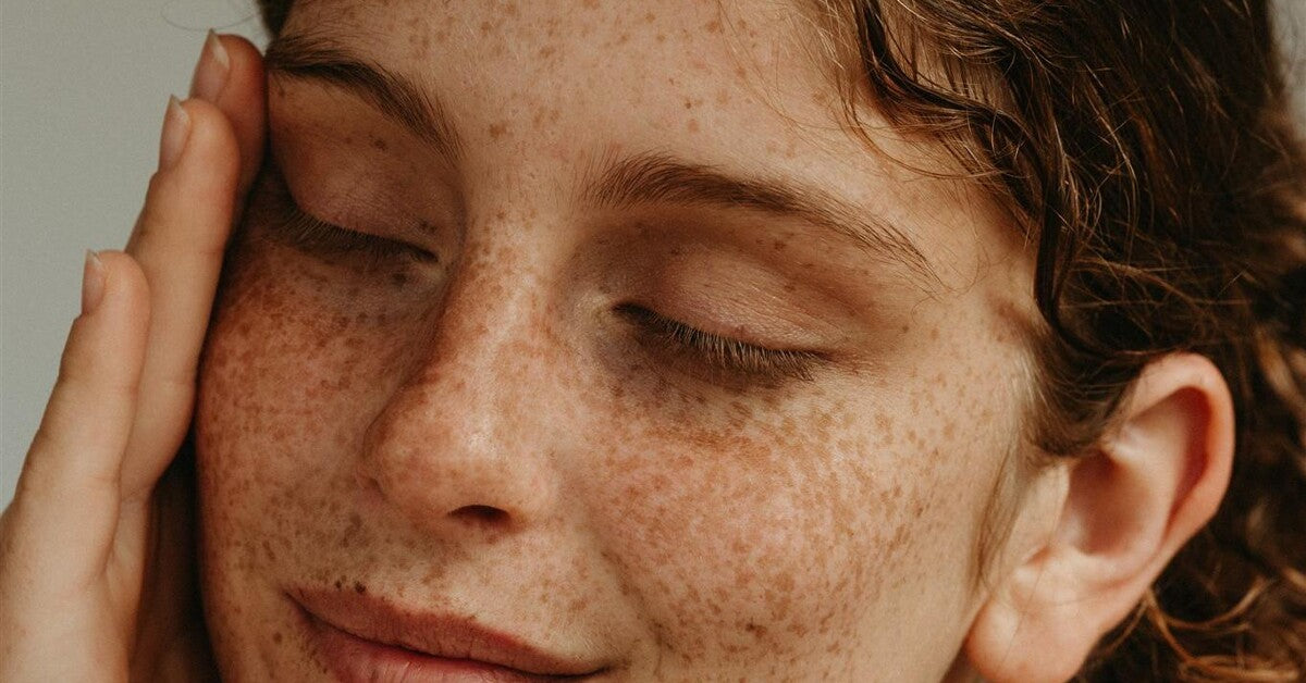 LES BIENFAITS DE L'ACIDE HYALURONIQUE SUR LA PEAU : L'ACTIF STAR