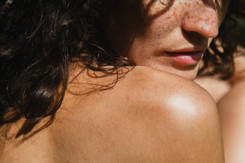 8 HABITUDES QUI VIEILLISSENT VOTRE PEAU, À ABANDONNER POUR DE BON !