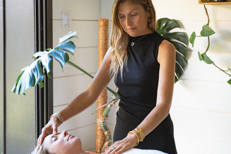 EN RITUELS AVEC ALEXANDRA MULLER, EXPERTE EN SOINS HOLISTIQUES