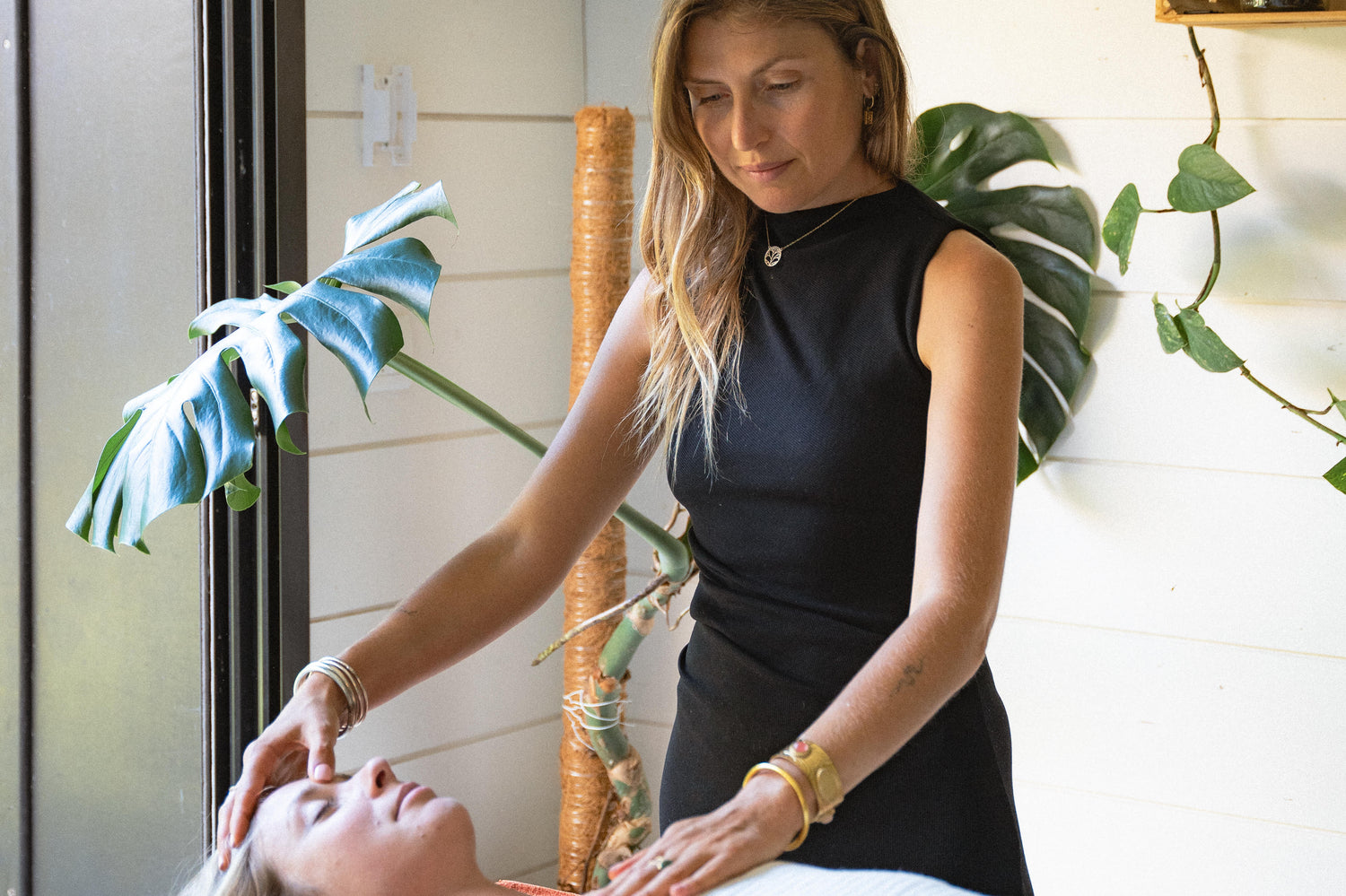 EN RITUELS AVEC ALEXANDRA MULLER, EXPERTE EN SOINS HOLISTIQUES